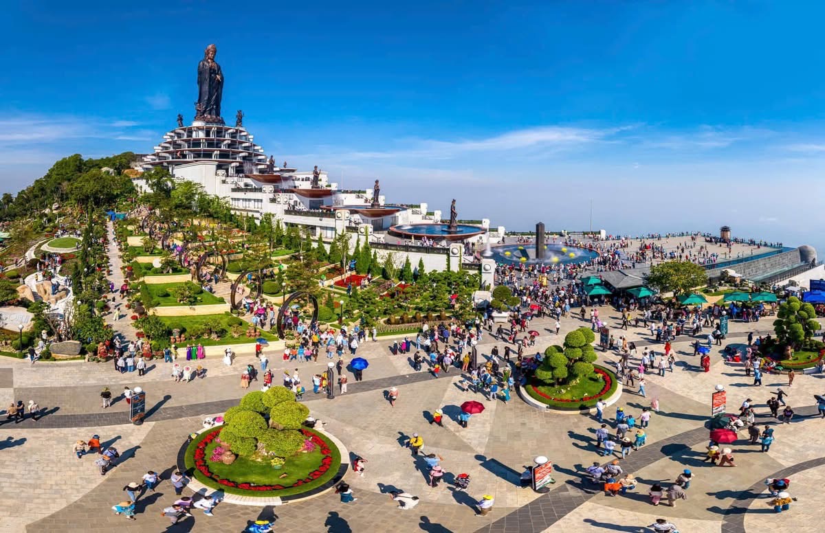 Khách du lịch đến Tây Ninh đông chưa từng thấy trong tháng 1-2025- Ảnh 3. Khách du lịch đến Tây Ninh đông chưa từng thấy trong tháng 1-2025- Ảnh 3.