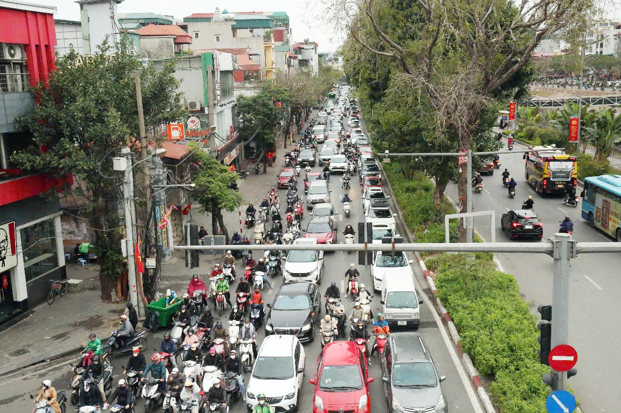 Nhiều tuyến đường thông thoáng trong ngày đầu đi làm ảnh 11
