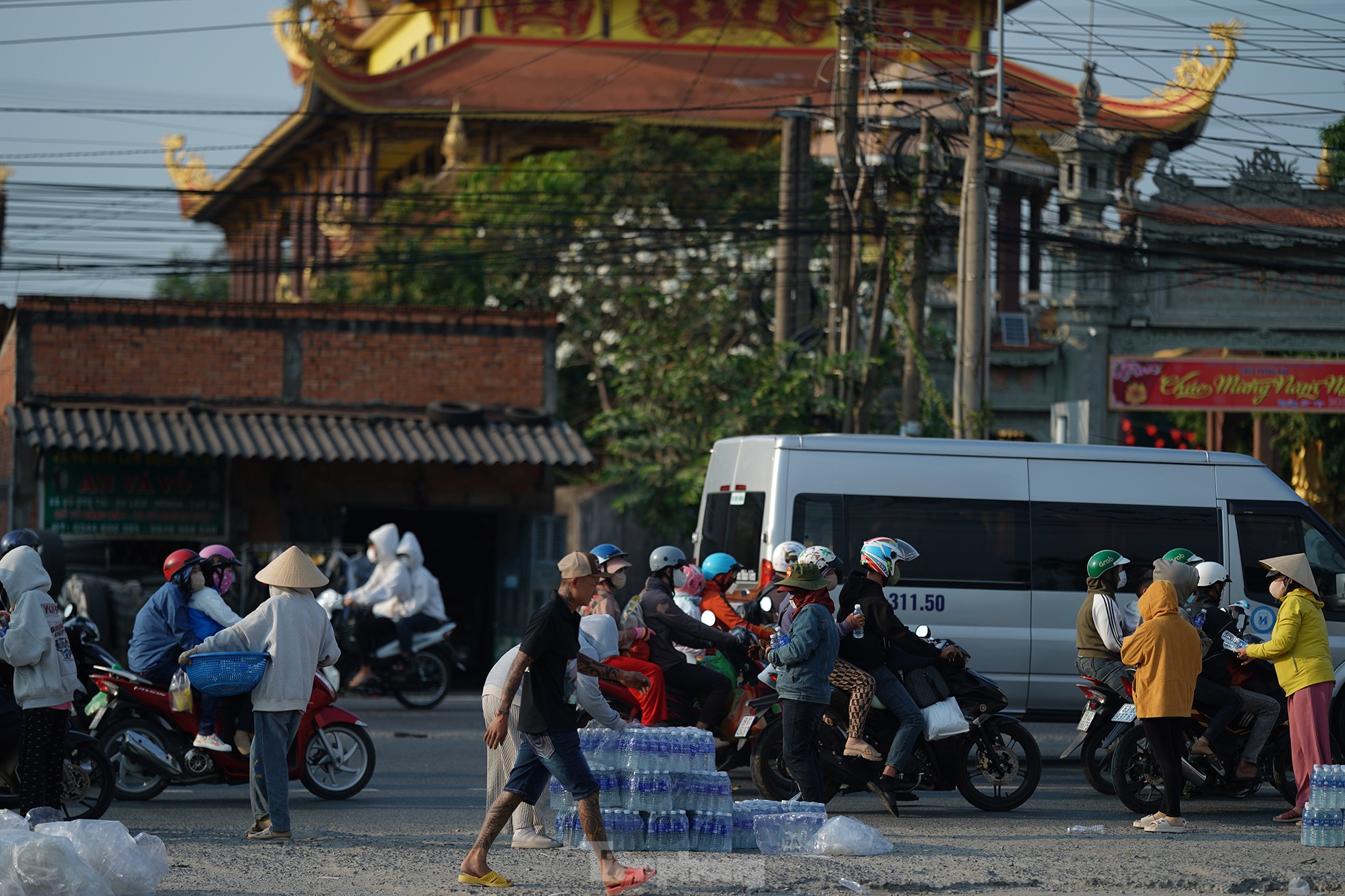 Những món quà ấm lòng người dân quay lại TPHCM mưu sinh ảnh 3