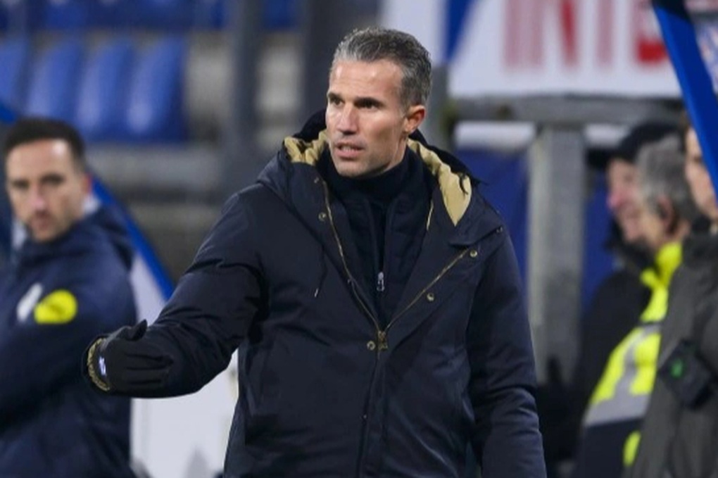 Dính sự cố vô cùng khó tin, HLV Van Persie nổi trận lôi đình - 2 Dính sự cố vô cùng khó tin, HLV Van Persie nổi trận lôi đình - 2