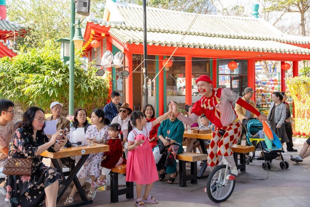 Hàng ngàn du khách du xuân tại “thánh địa giải trí” của Đà Nẵng - Ảnh 4. Hàng ngàn du khách du xuân tại “thánh địa giải trí” của Đà Nẵng - Ảnh 4.