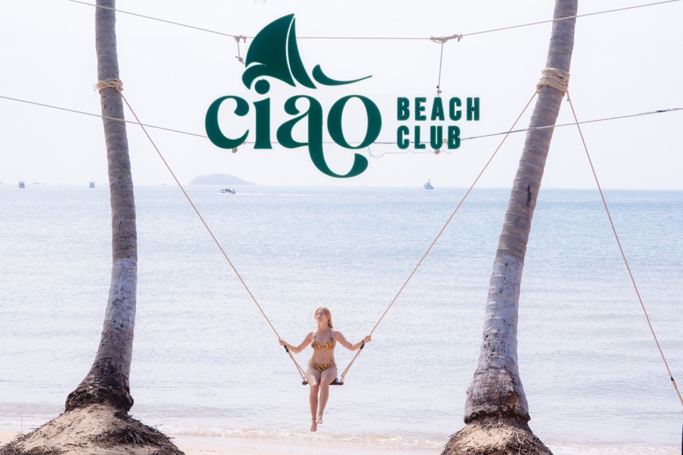 Bãi biển riêng tư Ciao Beach Club tại Hòn Thơm.