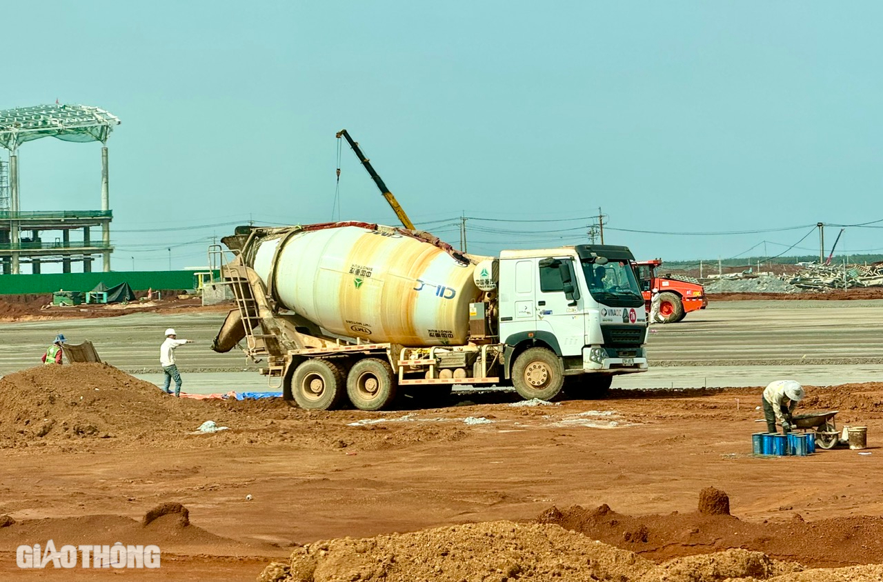 Các công trường lớn sôi động trở lại từ ngày mùng 6 Tết- Ảnh 5. Các công trường lớn sôi động trở lại từ ngày mùng 6 Tết- Ảnh 5.