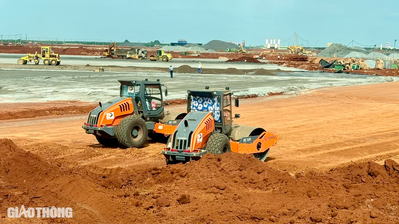 Các công trường lớn sôi động trở lại từ ngày mùng 6 Tết- Ảnh 6. Các công trường lớn sôi động trở lại từ ngày mùng 6 Tết- Ảnh 6.