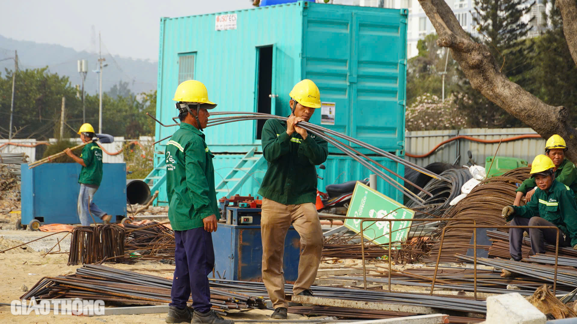 Các công trường lớn sôi động trở lại từ ngày mùng 6 Tết- Ảnh 8. Các công trường lớn sôi động trở lại từ ngày mùng 6 Tết- Ảnh 8.