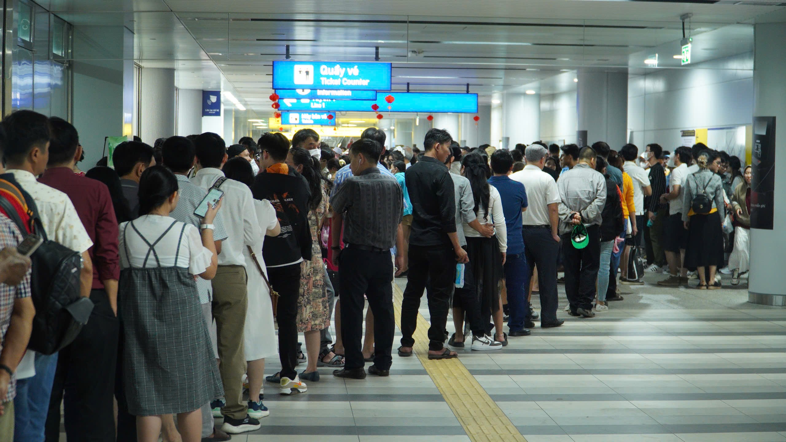 Metro số 1 thu gần 12 tỷ đồng trong 10 ngày Tết- Ảnh 2. Metro số 1 thu gần 12 tỷ đồng trong 10 ngày Tết- Ảnh 2.