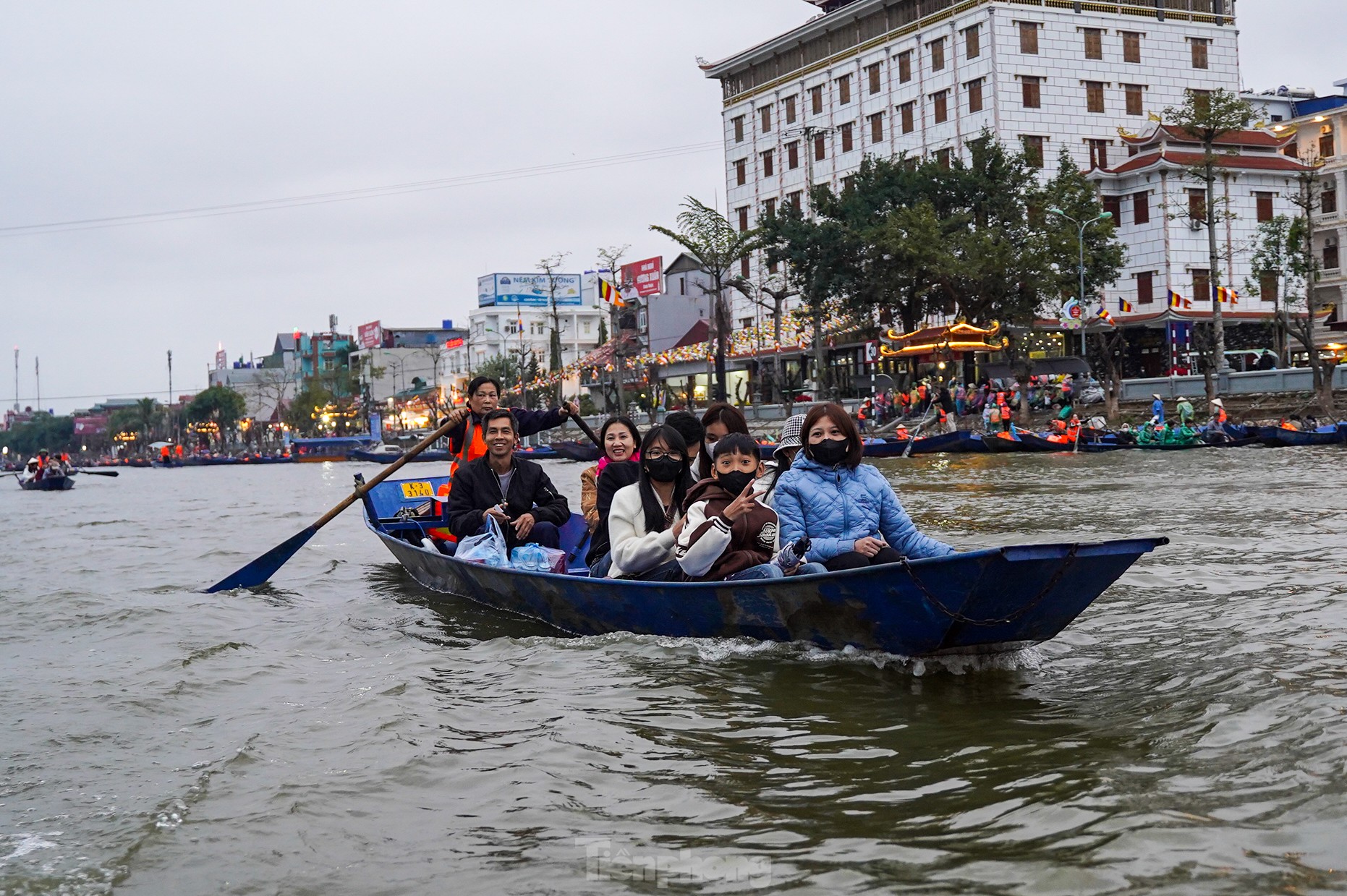 Hết cảnh chen lấn, xô đẩy vào chùa Hương ảnh 5