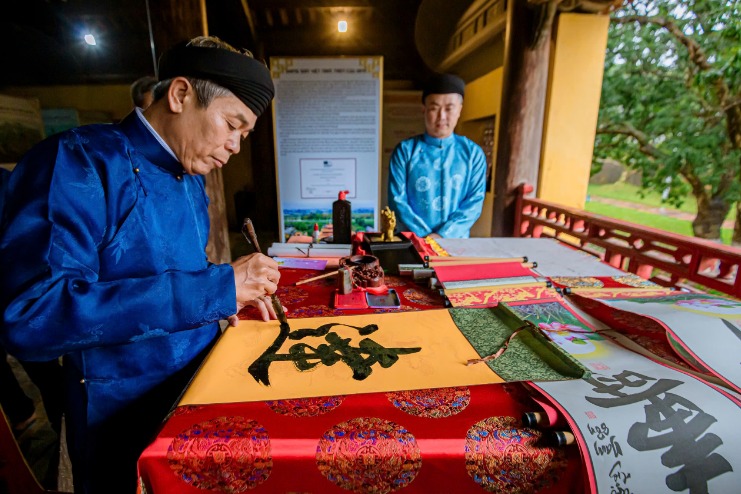 tai hien le ha neu khai an tan nien tai hoang cung hue hinh 2