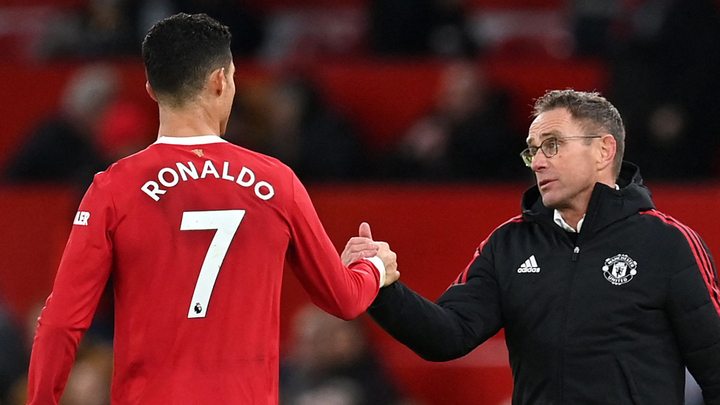 Ralf Rangnick (Man Utd): Bất đồng giữa Ronaldo và HLV tạm quyền của Man Utd mùa giải 2021-2022 bùng nổ khi siêu sao người Bồ Đào Nha bị thay ra ở trận gặp Brentford. Ronaldo bực tức rời sân, ném áo khoác xuống đất và chất vấn HLV Rangnick.