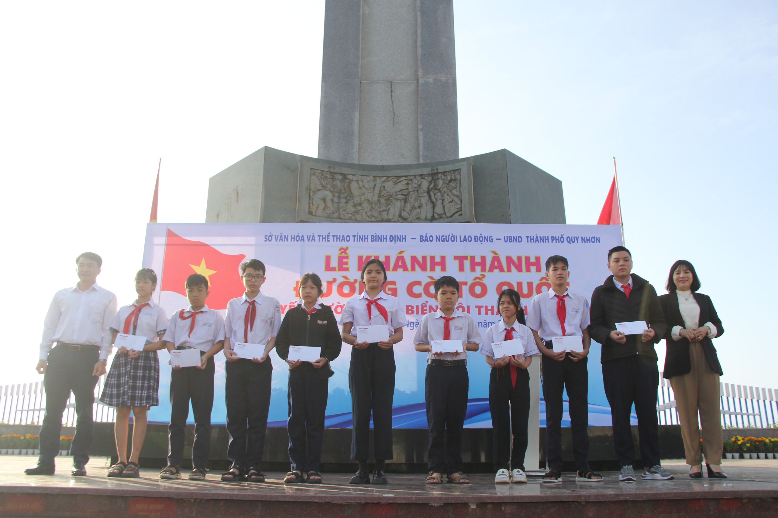 Khánh thành “Đường cờ Tổ quốc” tuyến đường ven biển nội thành đẹp nhất Bình Định- Ảnh 9.