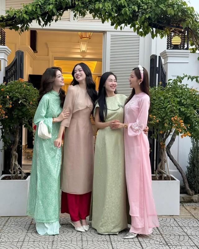 Hết tết còn xuân, áo dài vẫn giữ vẹn nét duyên đầu năm- Ảnh 3. Hết tết còn xuân, áo dài vẫn giữ vẹn nét duyên đầu năm- Ảnh 3.
