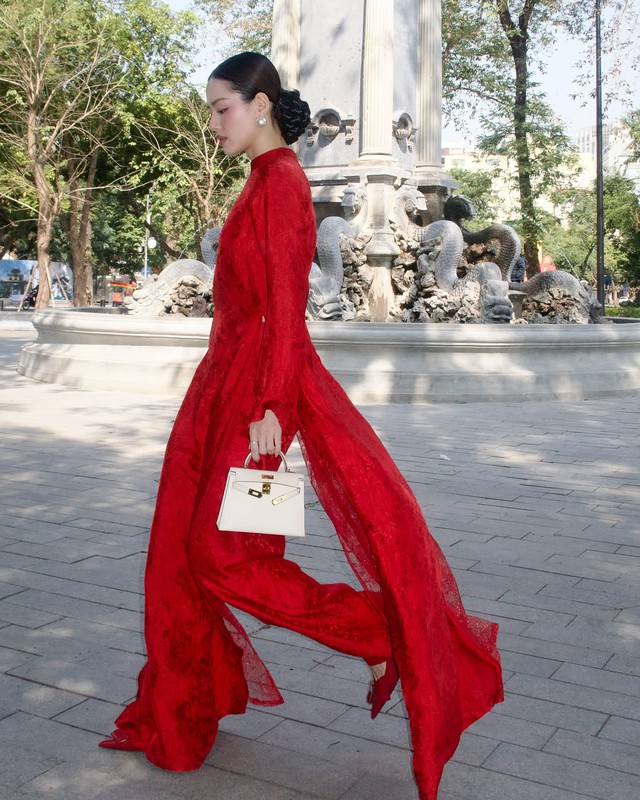 Hết tết còn xuân, áo dài vẫn giữ vẹn nét duyên đầu năm- Ảnh 8. Hết tết còn xuân, áo dài vẫn giữ vẹn nét duyên đầu năm- Ảnh 8.
