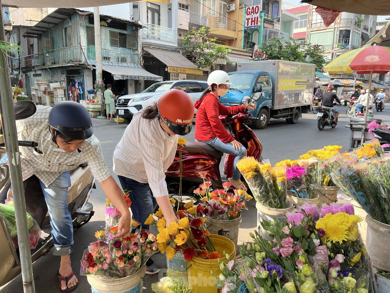 Thỏi vàng 9999 y như thật hút khách sát ngày vía Thần Tài ảnh 13