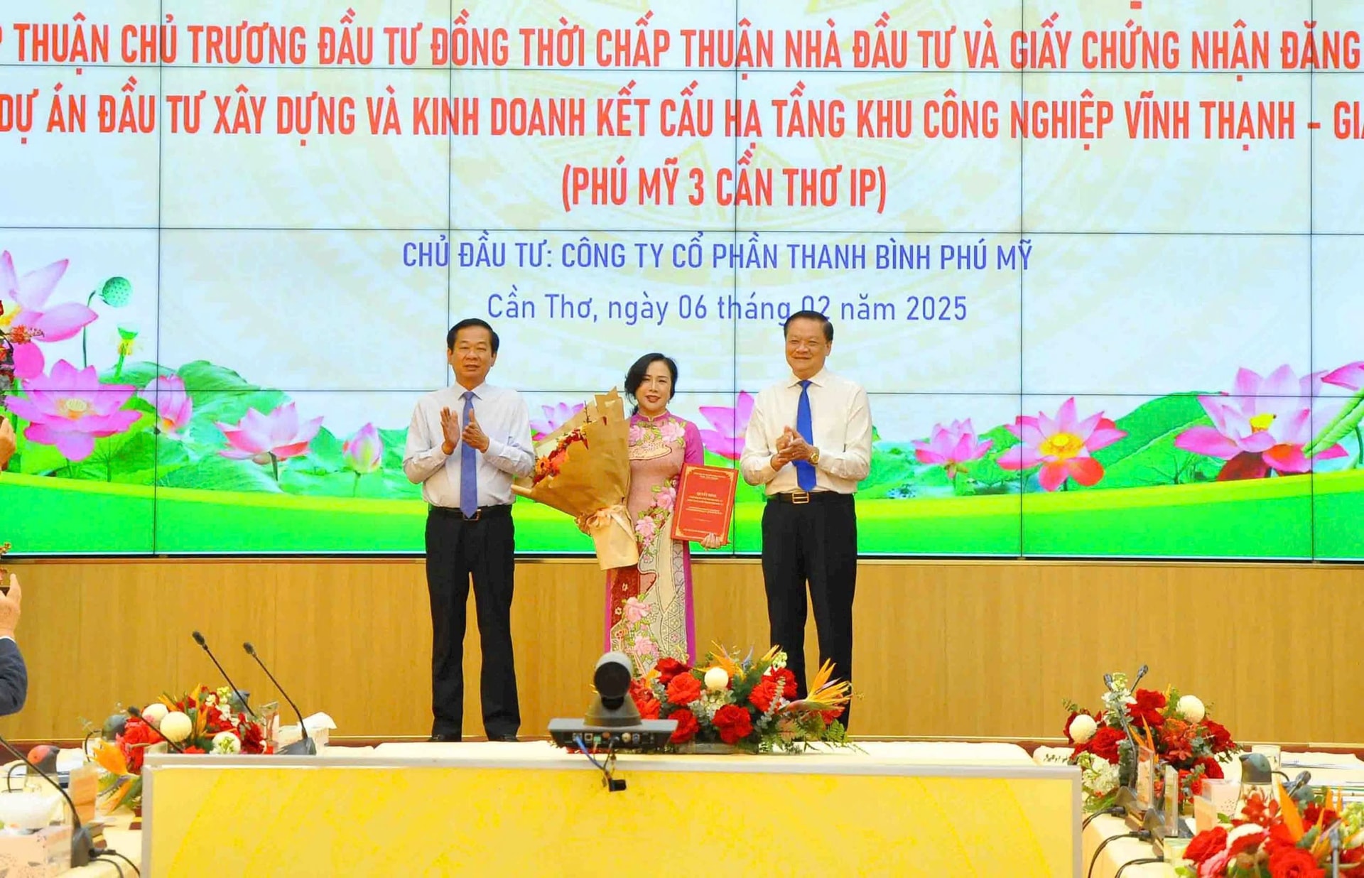 a-trao-quyet-dinh....jpg