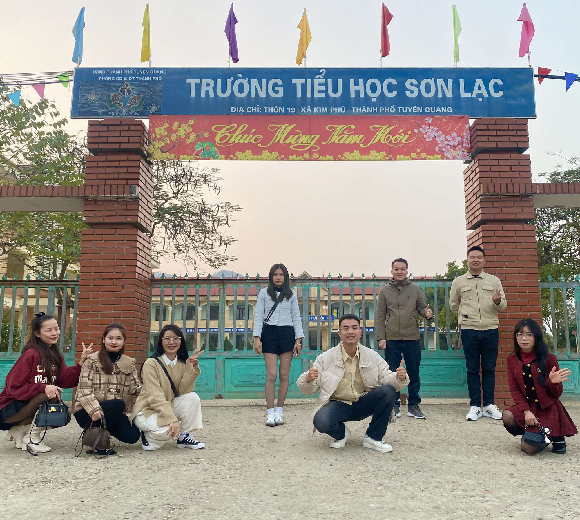 Học chung từ lớp mầm, lớp lá đến tiểu học, họp lớp không hề... kỳ cục - Ảnh 3.