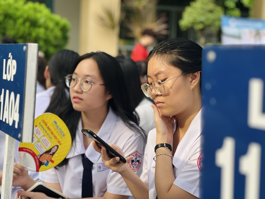 Lắc đầu với điểm học bạ, trường đại học lo điểm không trung thực? - 2 Lắc đầu với điểm học bạ, trường đại học lo điểm không trung thực? - 2