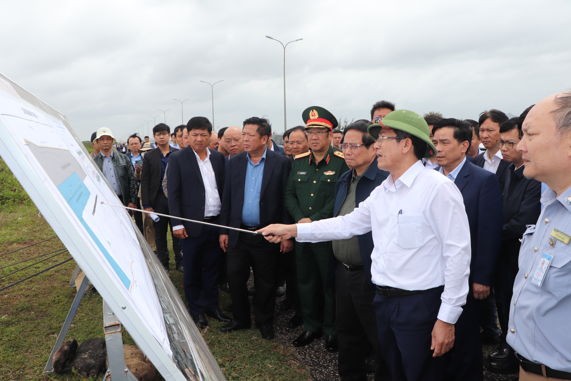 Thủ tướng Phạm Minh Chính: Sân bay Chu Lai rất quan trọng- Ảnh 2.