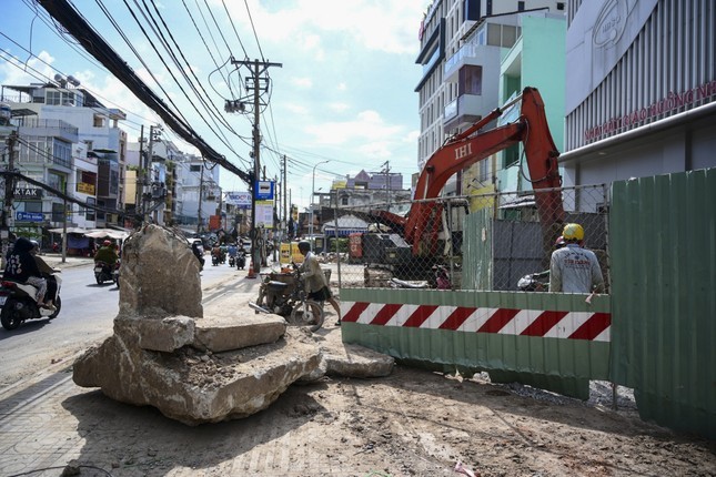 TPHCM 24/7: Thông tin quan trọng về kỳ thi vào lớp 10; Cảnh báo người nước ngoài làm 'ảo thuật' ảnh 4