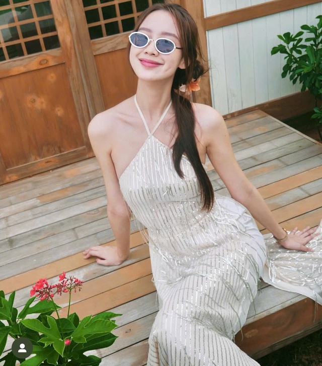 Những thiết kế váy áo dịu dàng, nữ tính cho hội làm đẹp tham khảo- Ảnh 2. Những thiết kế váy áo dịu dàng, nữ tính cho hội làm đẹp tham khảo- Ảnh 2.