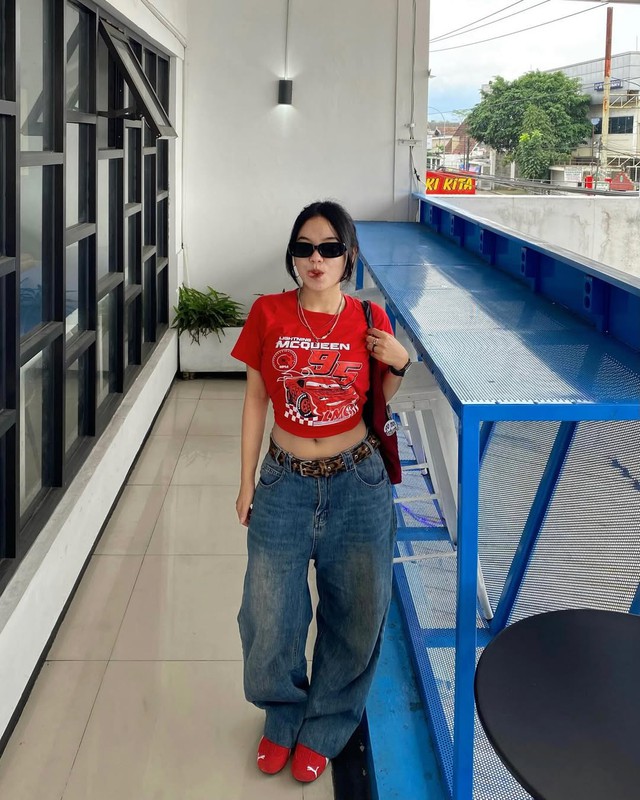 Khuấy đảo đường phố với sự trở lại của áo crop top- Ảnh 7.