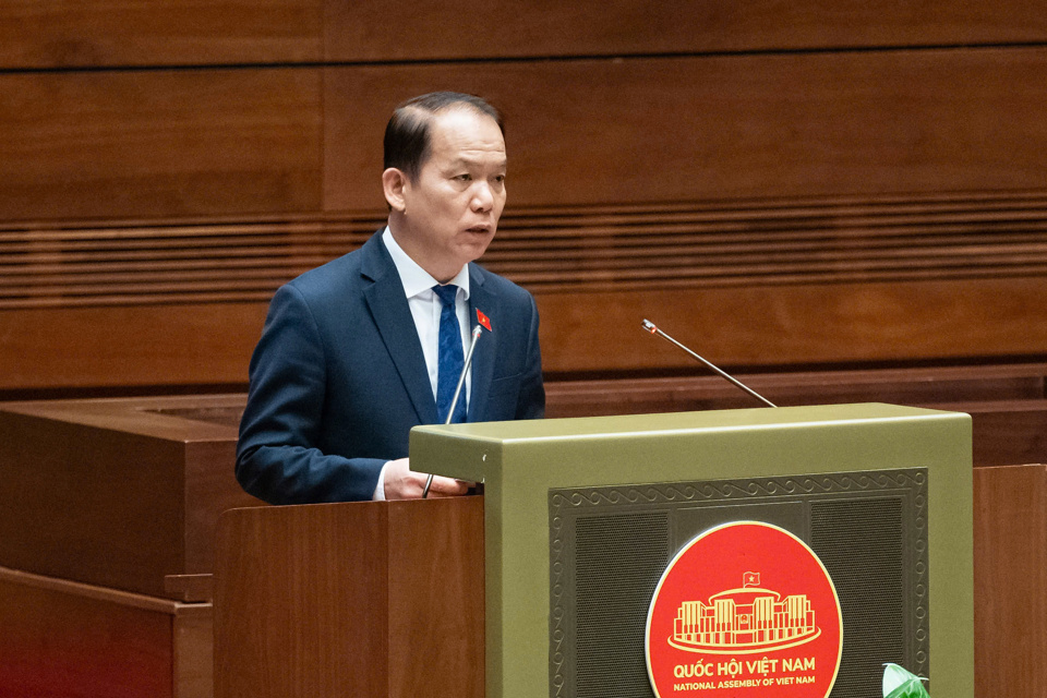 Chủ nhiệm Ủy ban Pháp luật của Quốc hội Hoàng Thanh Tùng trình bày báo cáo thẩm tra - Ảnh: Media.quochoi.vn