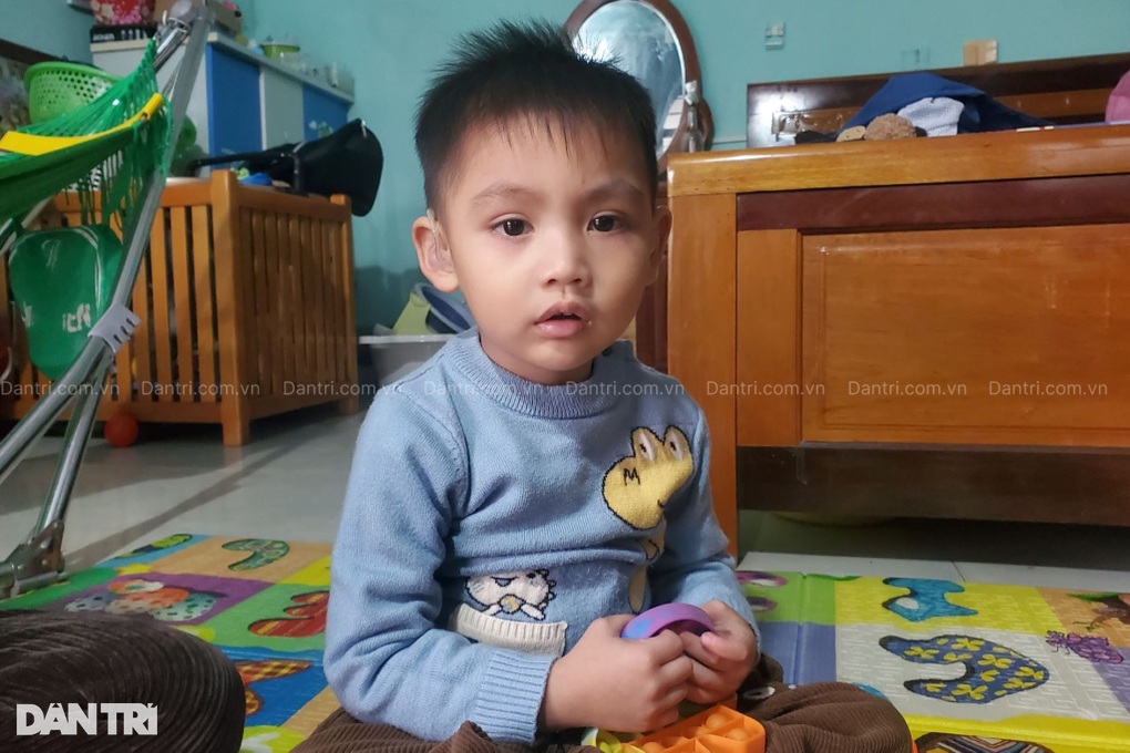 Bạn đọc giúp đỡ bé trai bị câm, điếc bẩm sinh hơn 230 triệu đồng - 2 Bạn đọc giúp đỡ bé trai bị câm, điếc bẩm sinh hơn 230 triệu đồng - 2