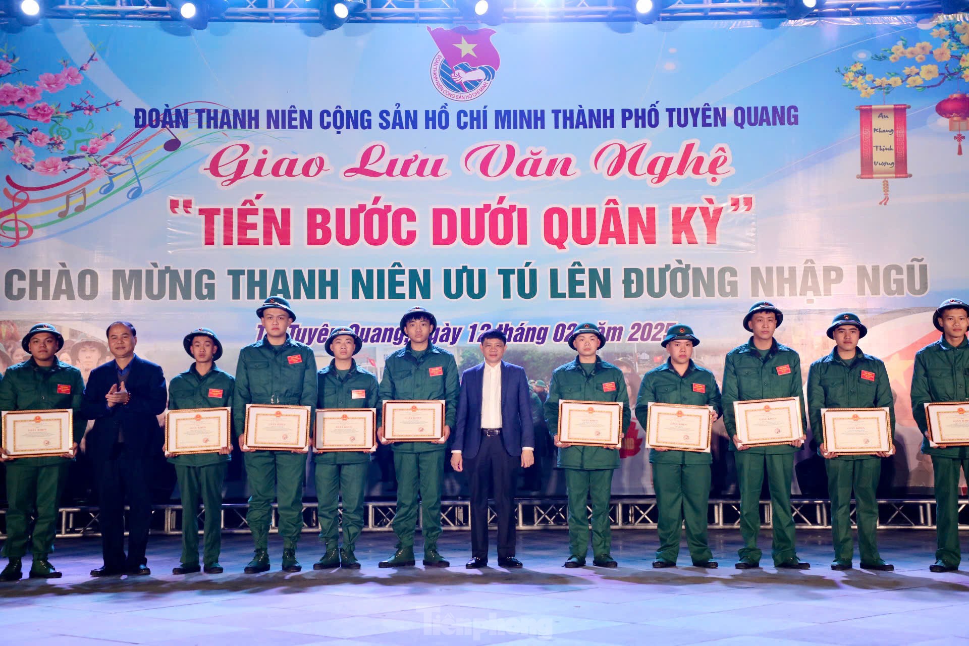 Lửa trại tiễn thanh niên lên đường nhập ngũ ảnh 5