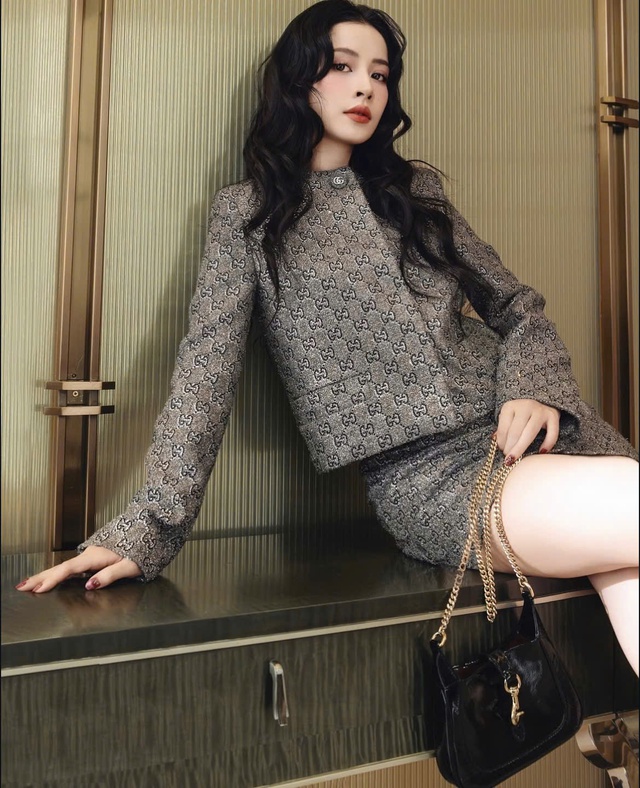 Học sao Việt bí quyết phối đồ với áo cardigan sành điệu- Ảnh 2. Học sao Việt bí quyết phối đồ với áo cardigan sành điệu- Ảnh 2.