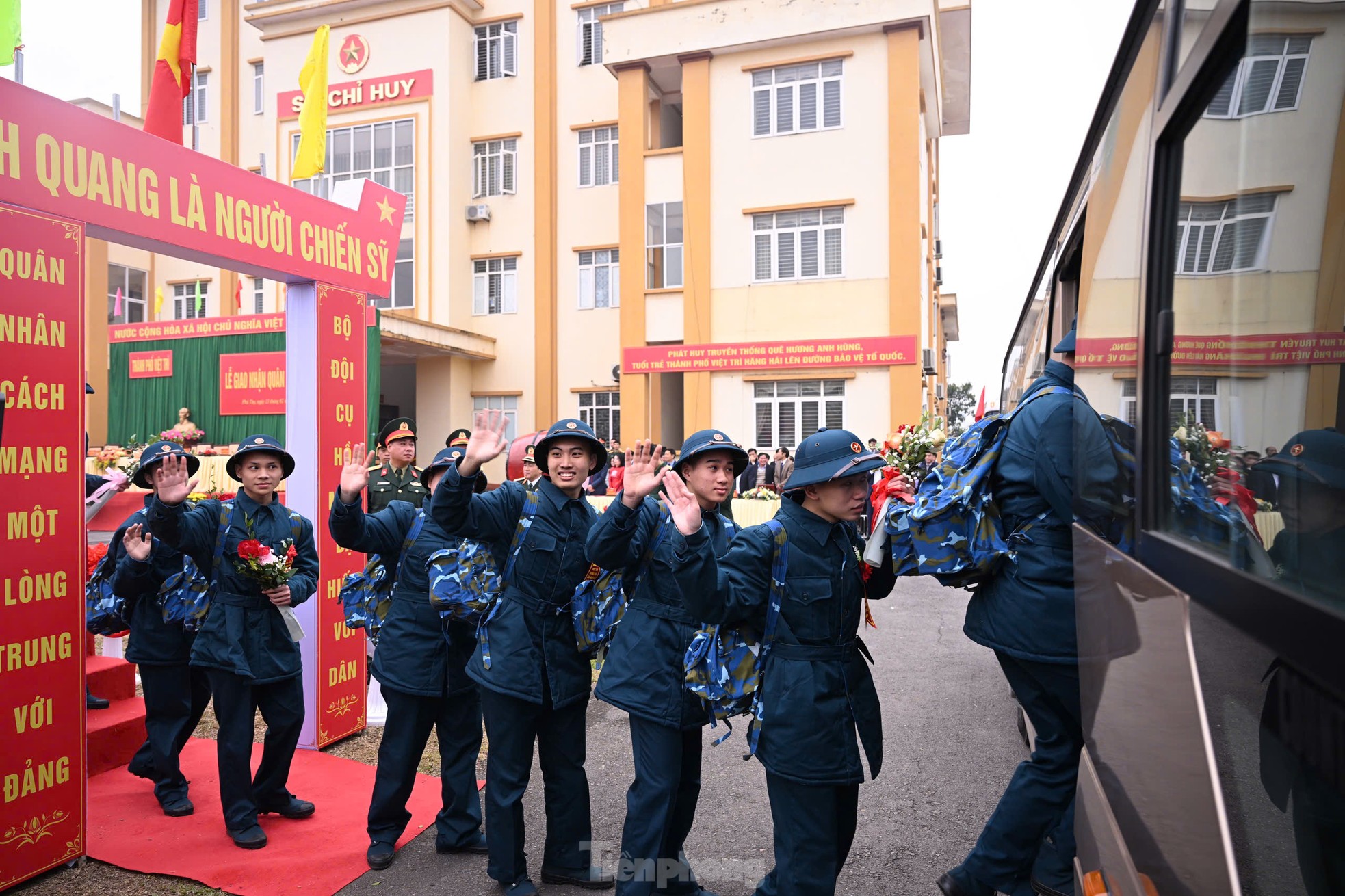 Thanh niên nhập ngũ cần ra sức học tập, rèn luyện, tô thắm cờ 'Quyết chiến quyết thắng' ảnh 8