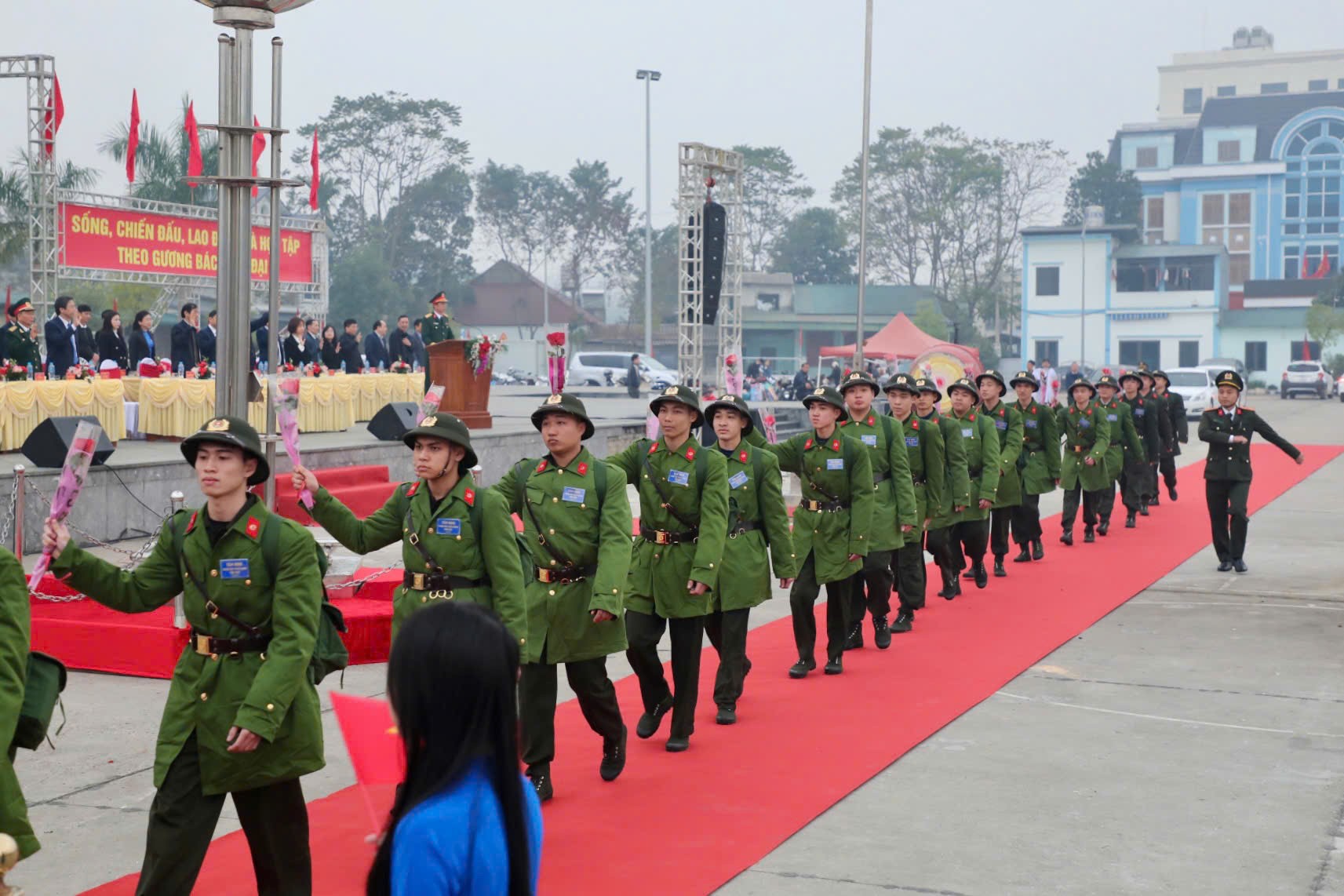 Thanh niên nhập ngũ cần ra sức học tập, rèn luyện, tô thắm cờ 'Quyết chiến quyết thắng' ảnh 13