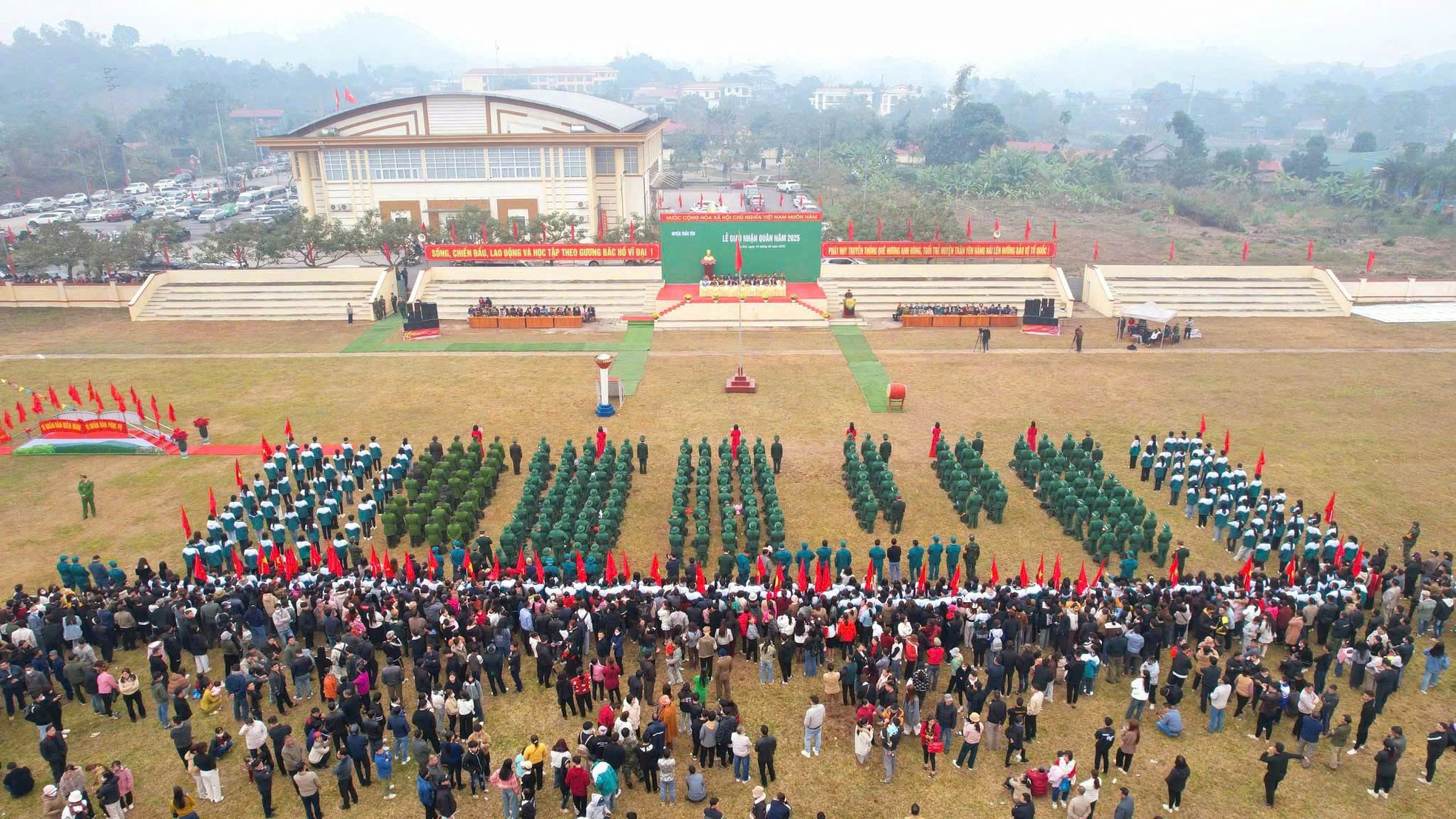 Thanh niên nhập ngũ cần ra sức học tập, rèn luyện, tô thắm cờ 'Quyết chiến quyết thắng' ảnh 18