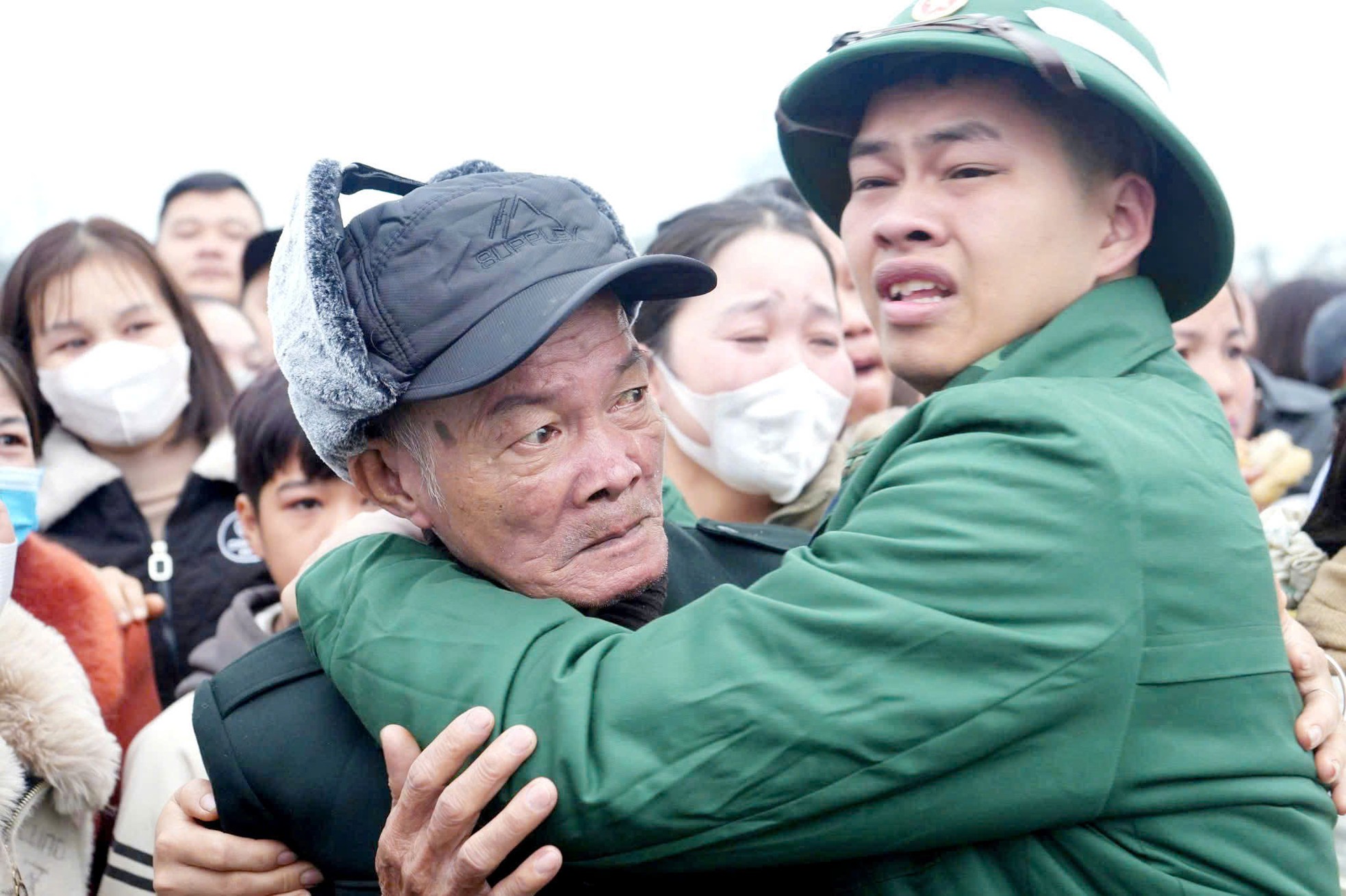 Thanh niên nhập ngũ cần ra sức học tập, rèn luyện, tô thắm cờ 'Quyết chiến quyết thắng' ảnh 23