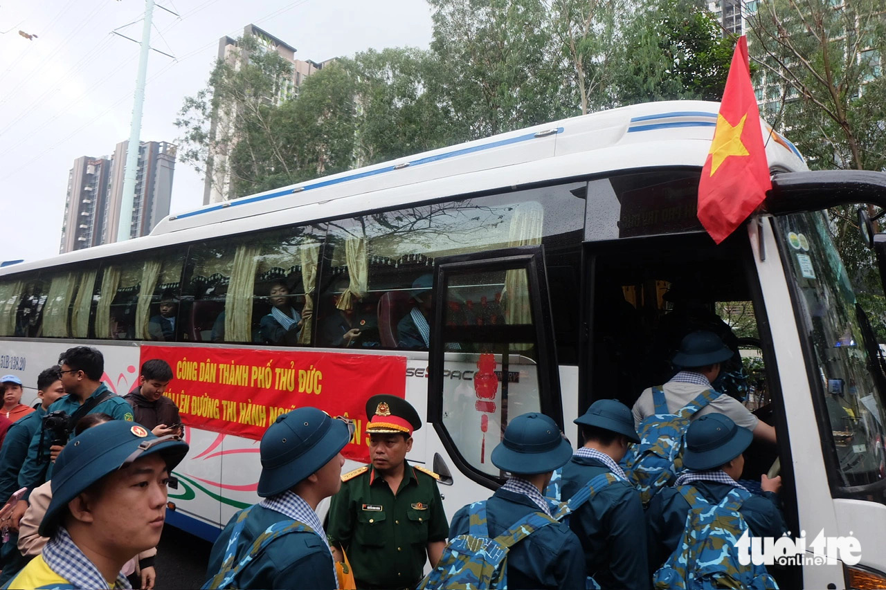 Hơn 4.000 thanh niên TP.HCM lên đường nhập ngũ - Ảnh 6.