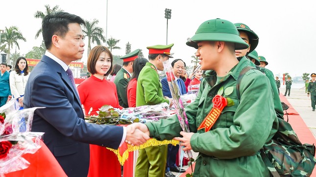 Cô gái Hải Phòng gác bằng đại học xung phong nhập ngũ ảnh 5