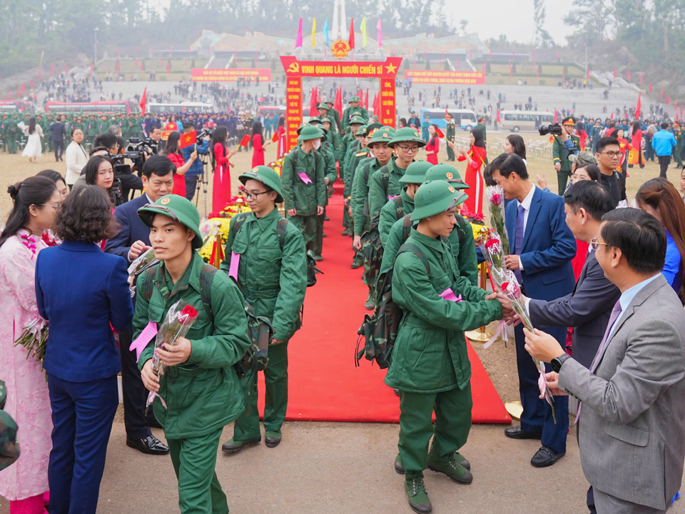 Các tân binh lên đường bảo vệ Tổ quốc.