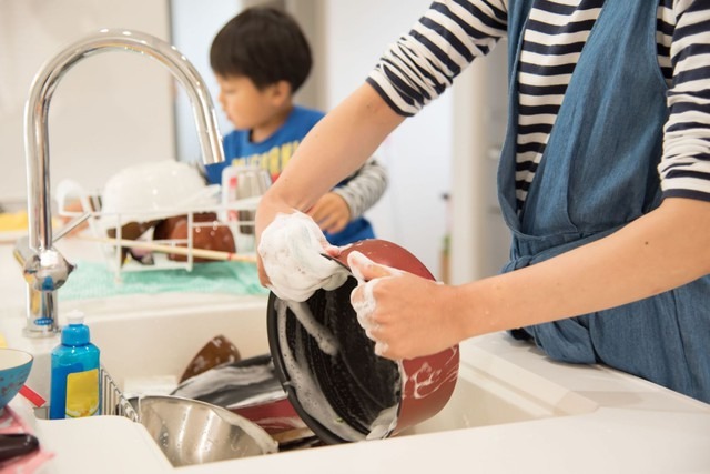 Bức ảnh hai đứa trẻ giữa khu chợ khiến nhiều bậc cha mẹ giật mình xem lại cách nuôi dạy con- Ảnh 4. Bức ảnh hai đứa trẻ giữa khu chợ khiến nhiều bậc cha mẹ giật mình xem lại cách nuôi dạy con- Ảnh 4.
