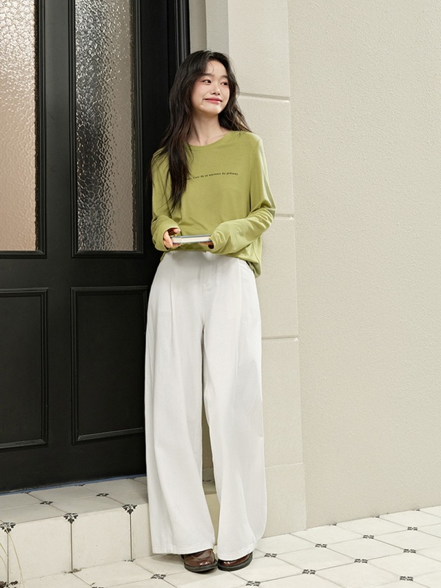 4 công thức phối màu ‘vạn người mê’ cho những ngày không biết mặc gì- Ảnh 5. 4 công thức phối màu ‘vạn người mê’ cho những ngày không biết mặc gì- Ảnh 5.