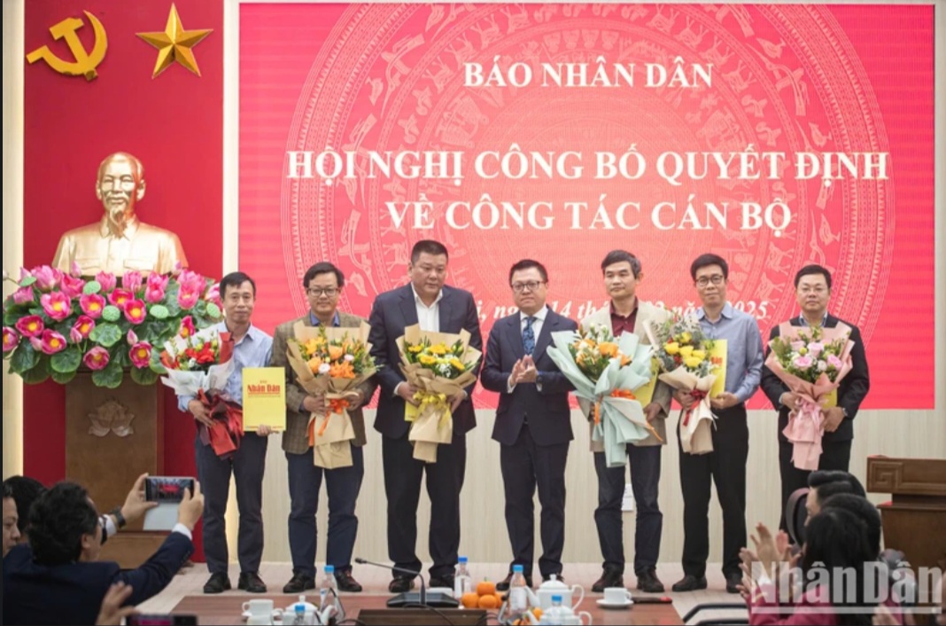 bao nhan dan cong bo quyet dinh ve cong tac can bo doi voi truong pho cac ban don vi hinh 3