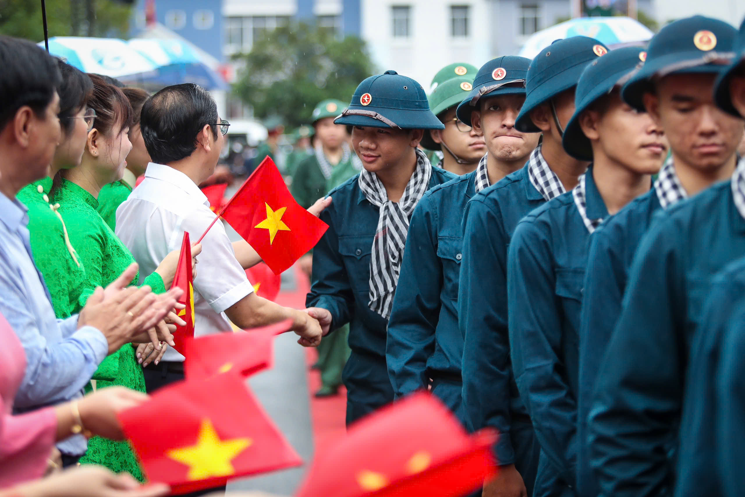 Sinh viên đang học đại học, cao đẳng có phải đi nghĩa vụ quân sự không?- Ảnh 2.