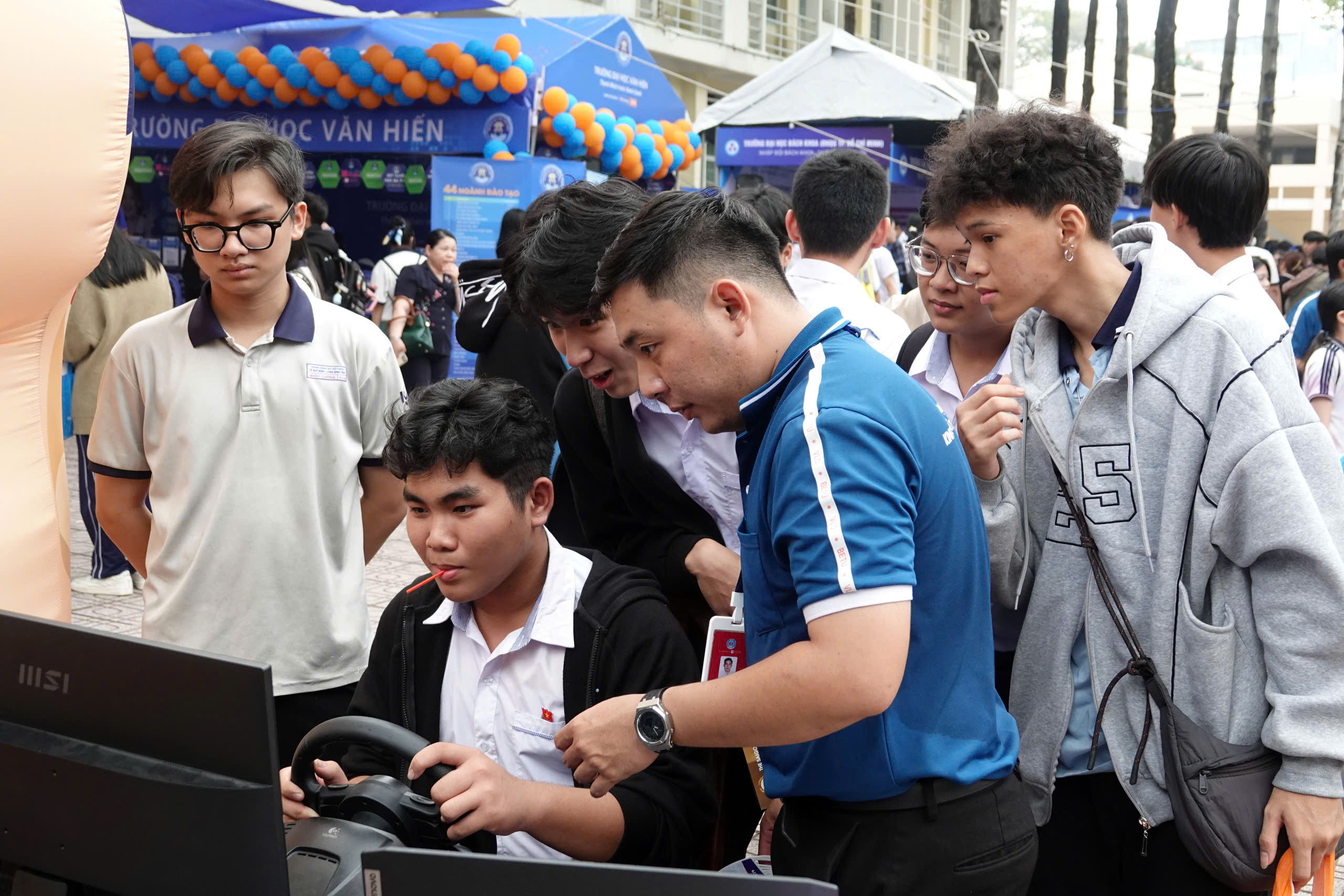 Nghe quy chế tuyển sinh đại học, 10.000 học sinh đến Đồng Nai- Ảnh 4.