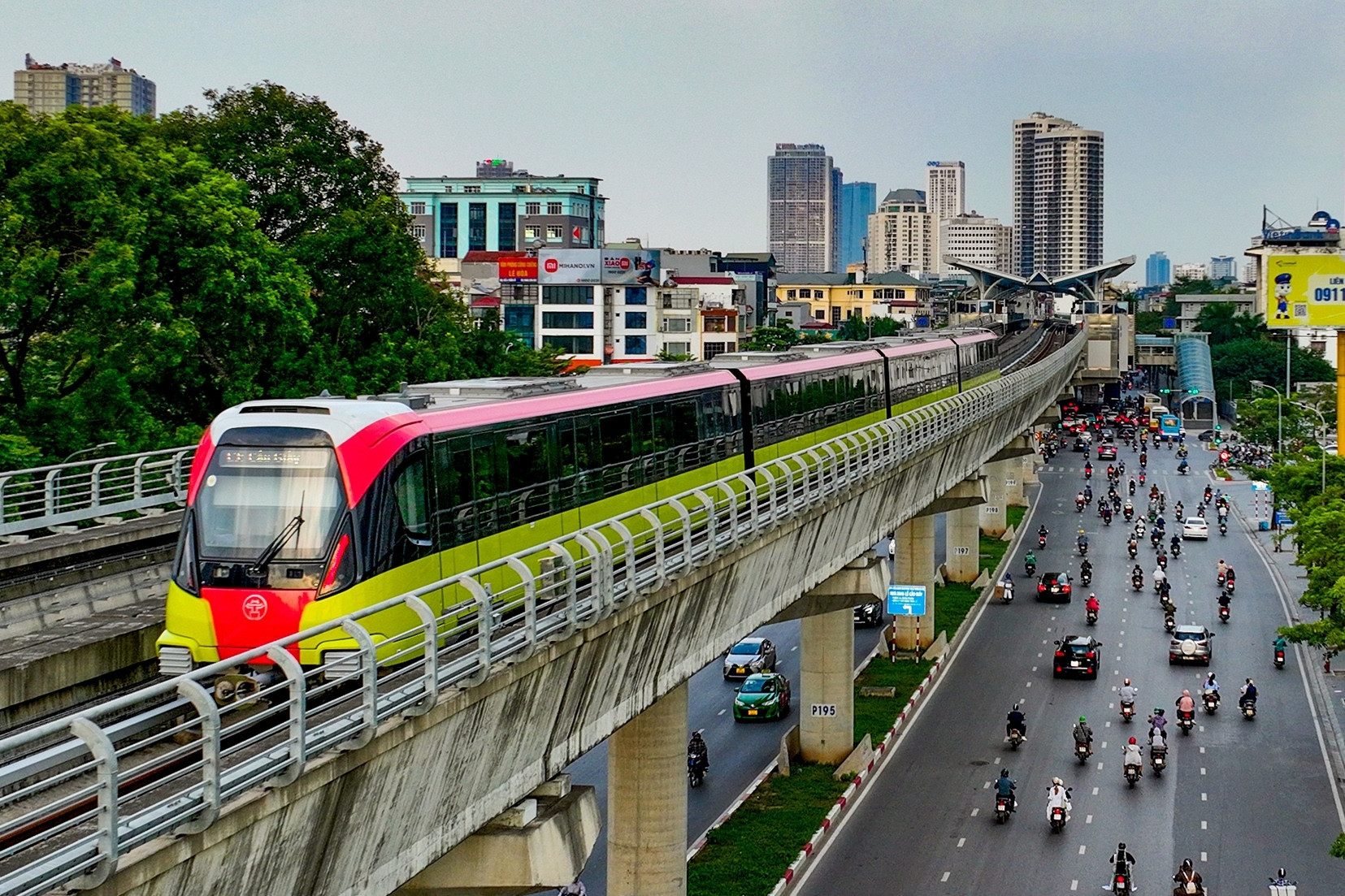 Triệu lượt khách đi metro Nhổn - ga Hà Nội, Cát Linh - Hà Đông, ùn tắc giảm?