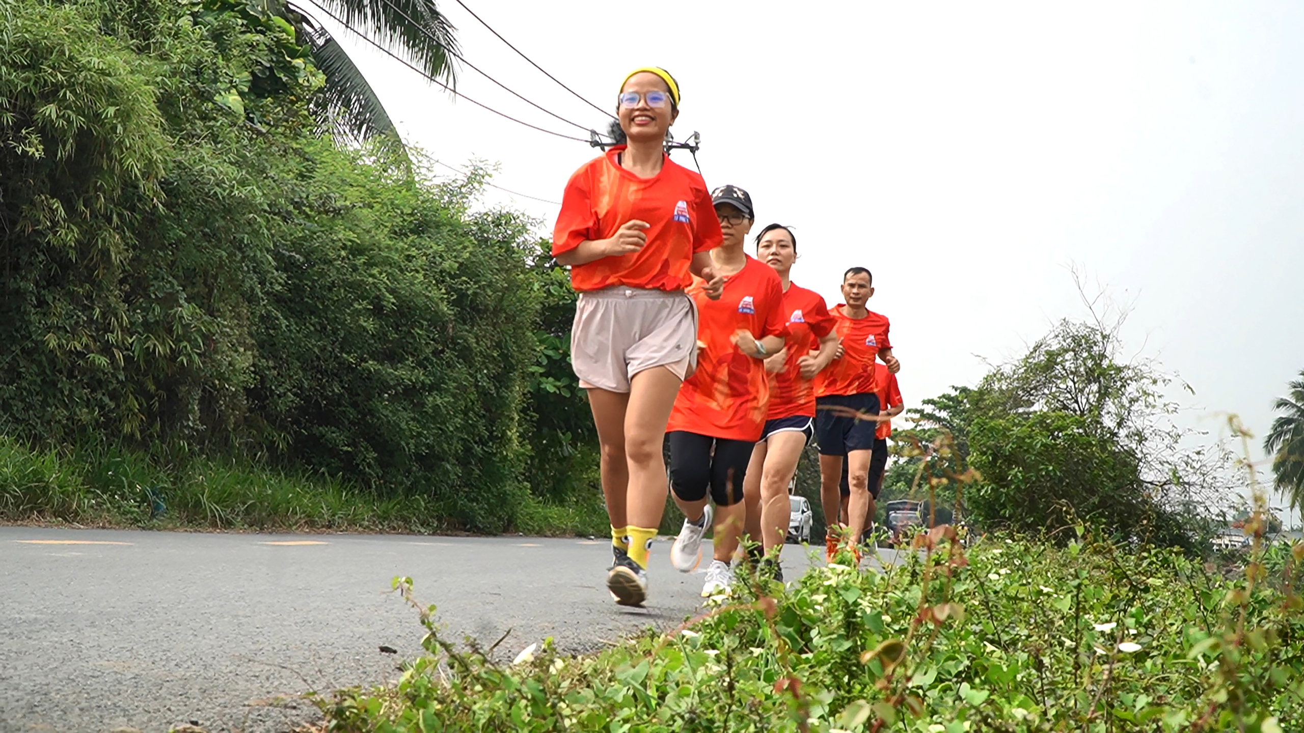 Báo in ngày 16-2: Mua tiền ảo, mất tiền thật- Ảnh 2.