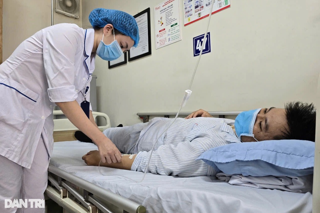 Chàng sĩ quan mắc bệnh hiểm nghèo được ủng hộ gần 2 tỷ đồng - 2 Chàng sĩ quan mắc bệnh hiểm nghèo được ủng hộ gần 2 tỷ đồng - 2