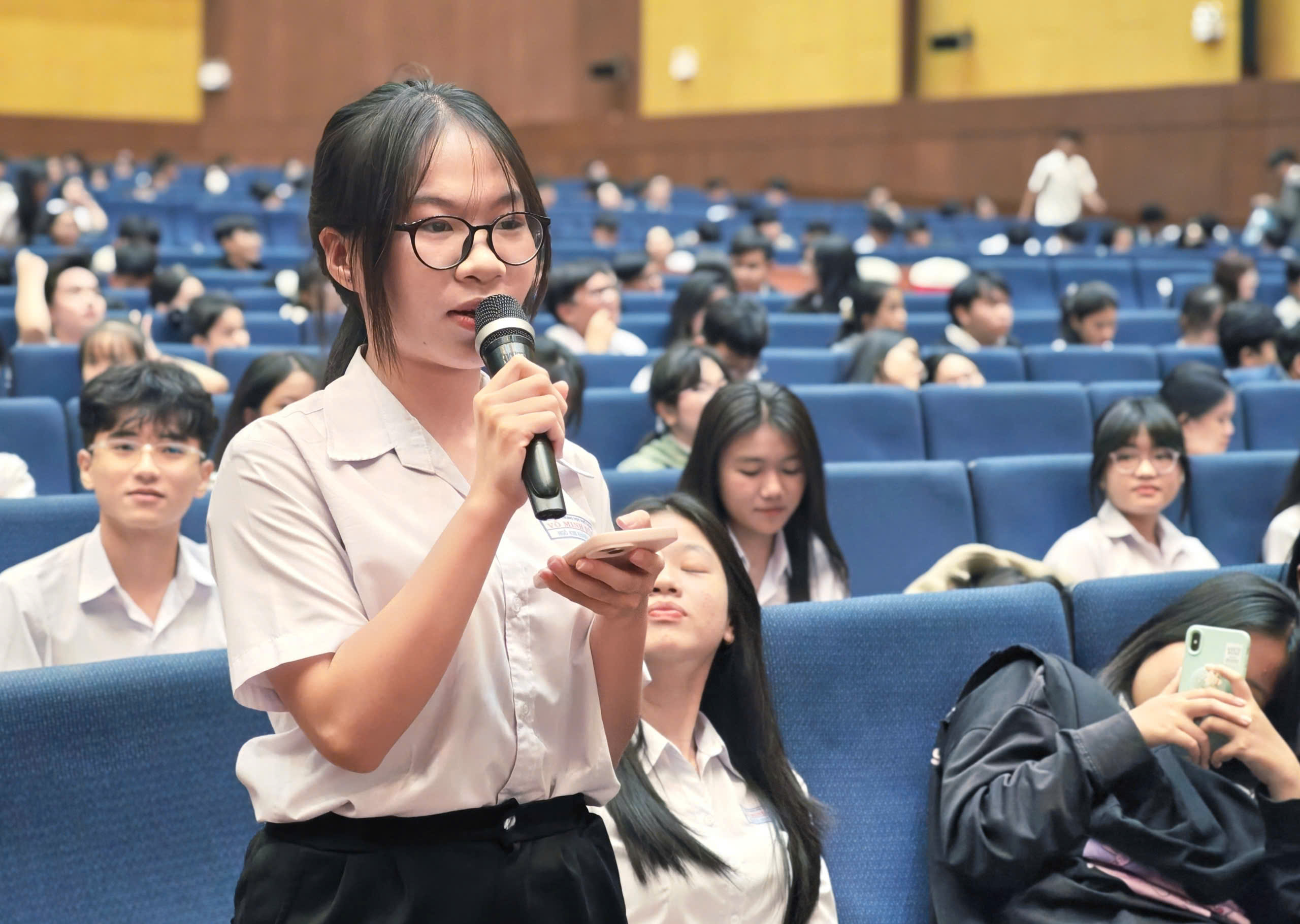 'Cấm dạy thêm học thêm có phải mất cần câu cơm không?'- Ảnh 3. 'Cấm dạy thêm học thêm có phải mất cần câu cơm không?'- Ảnh 3.