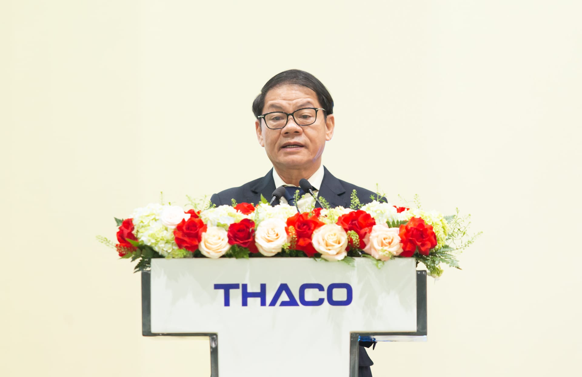 Hình-4_-Ông-Trần-Bá-Dương---Chủ-tịch-HĐQT-THACO-triển-khai-Thông-điệp-số-20-tại-buổi-lễ