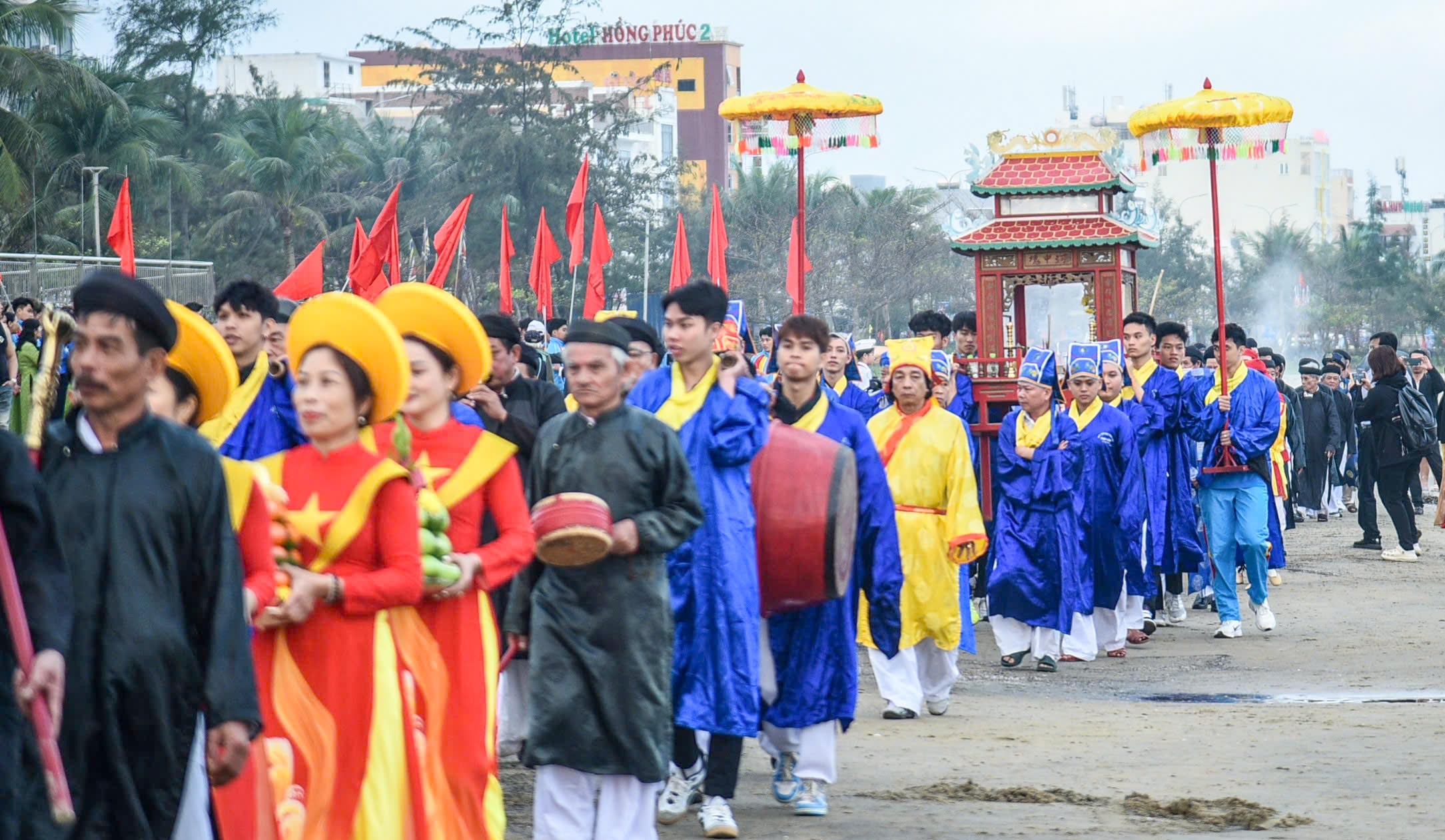 Lễ hội cầu ngư - 'điểm hẹn' khám phá cuộc sống người dân địa phương - Ảnh 5.