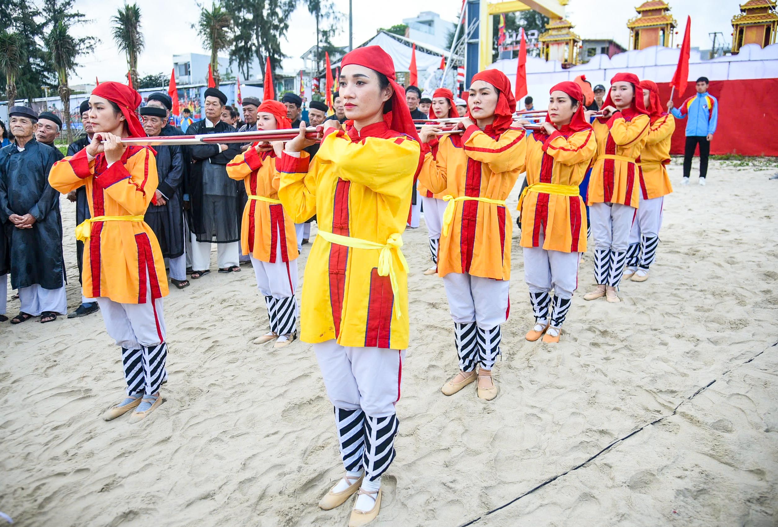 Lễ hội cầu ngư - 'điểm hẹn' khám phá cuộc sống người dân địa phương - Ảnh 4.