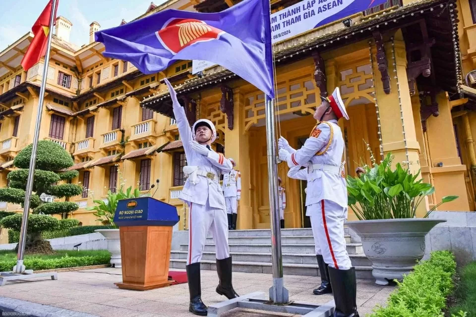 ASEAN - 'Bó tre' giúp Việt Nam đứng vững trước sóng gió địa chính trị