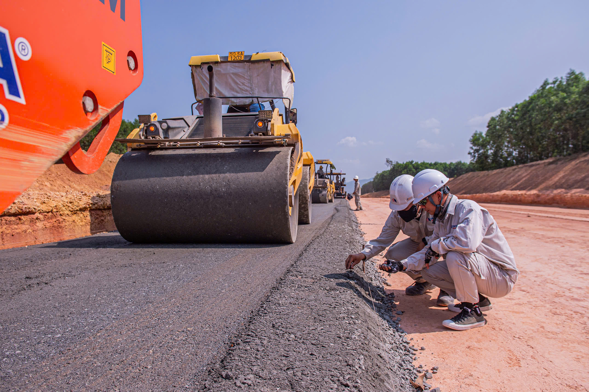 Nhà thầu cao tốc vẫn gặp khó vì thiếu đá- Ảnh 2.