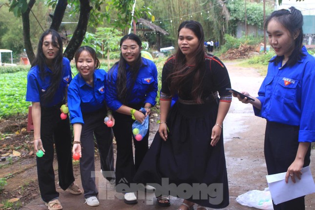 Sáng tạo, trang trí mũ bảo hiểm, nón lá ảnh 11